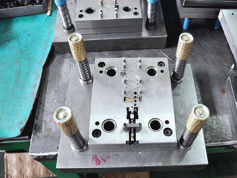 宕昌模具制造-01